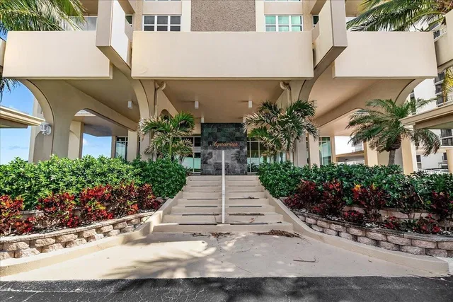 Singer Island Unit 706 photo 4