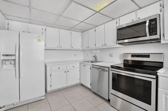 Unit 13 D photo 21