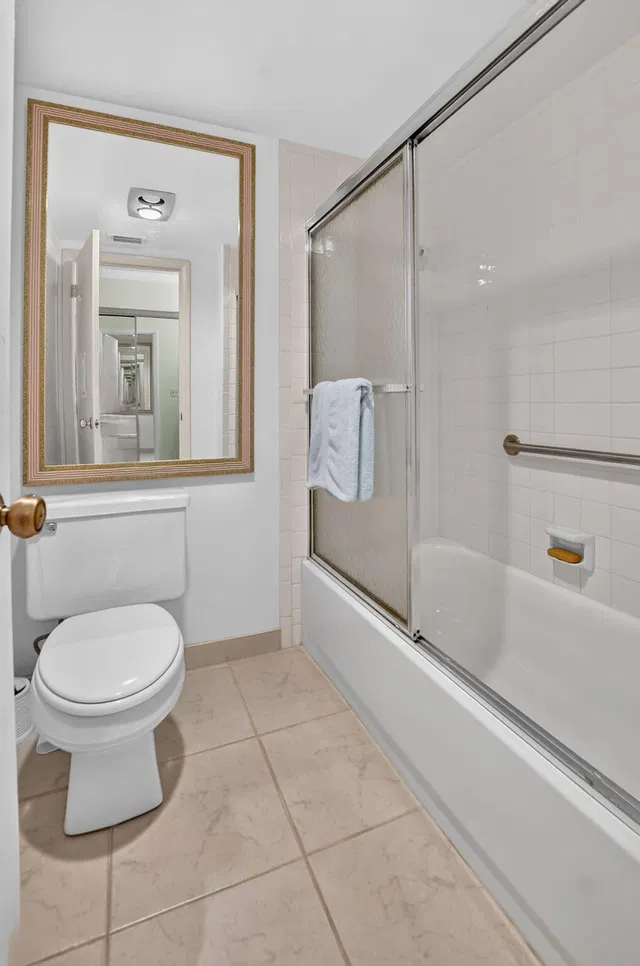 Unit 13 D photo 31