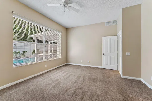 Residence photo 26
