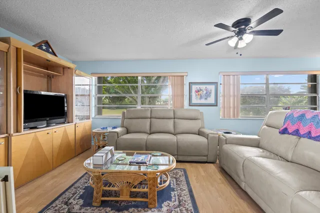 Residence photo 11