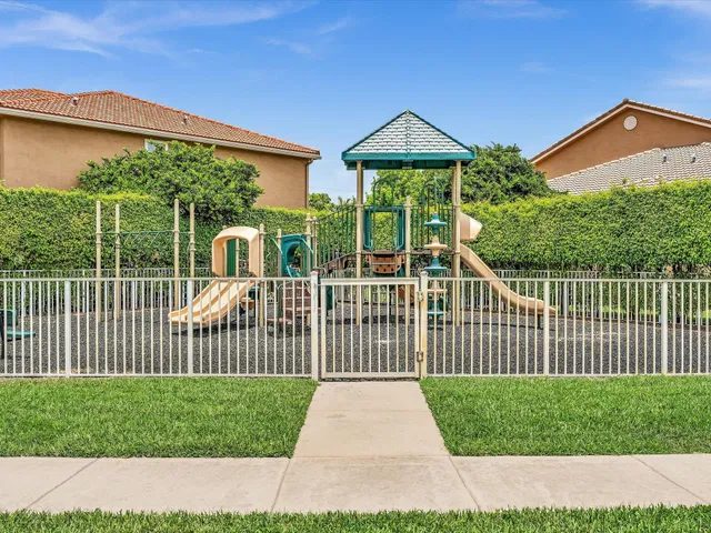 Residence photo 61