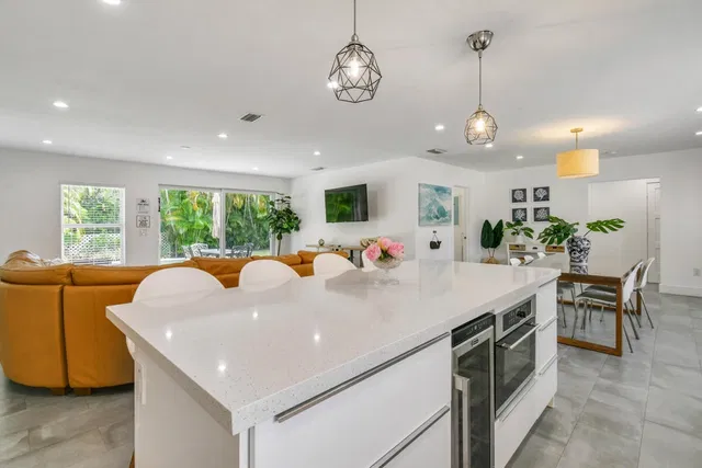 Palm Beach Shores Residence photo 12