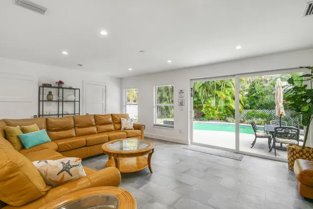 Palm Beach Shores Residence photo 15