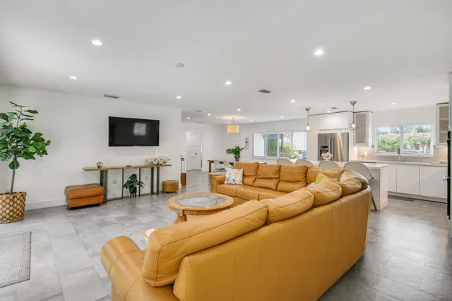 Palm Beach Shores Residence photo 16