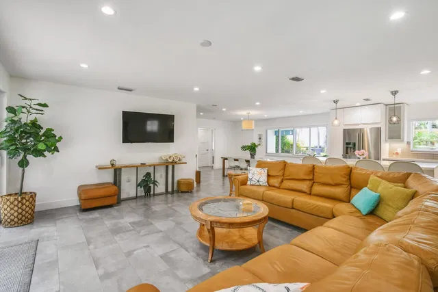 Palm Beach Shores Residence photo 17