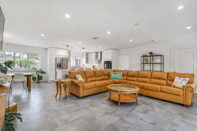 Palm Beach Shores Residence photo 18