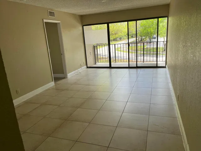 Unit F photo 6