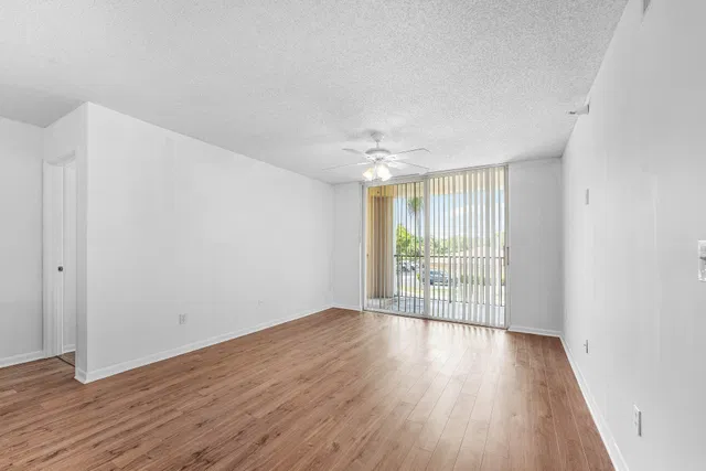 Unit 205 photo 8