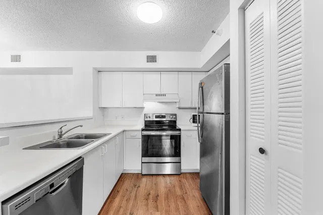 Unit 205 photo 11