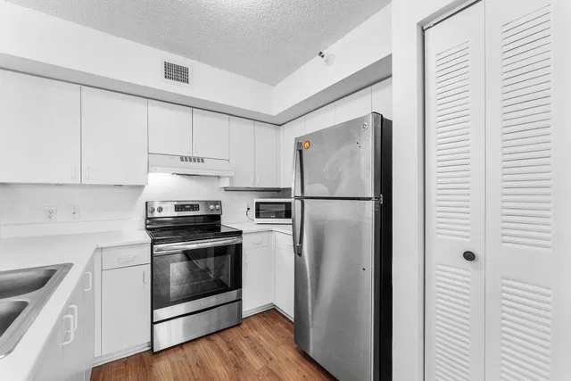 Unit 205 photo 12