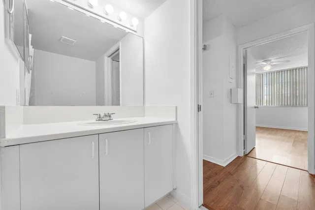 Unit 205 photo 21
