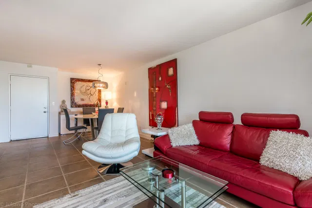 Unit 4306 photo 5
