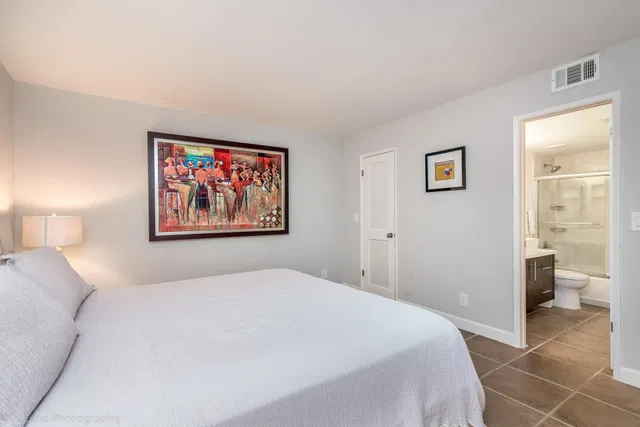 Unit 4306 photo 9