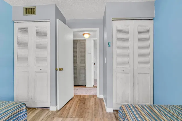 Unit E2 photo 18