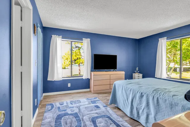 Unit E2 photo 20