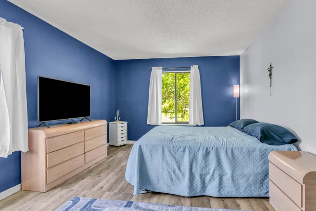 Unit E2 photo 21