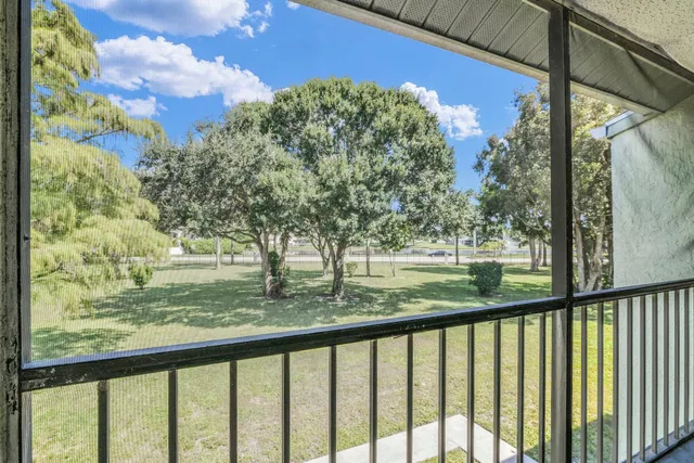 Unit E2 photo 28