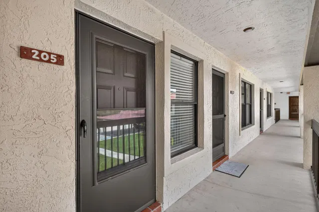 Unit 205 photo 3