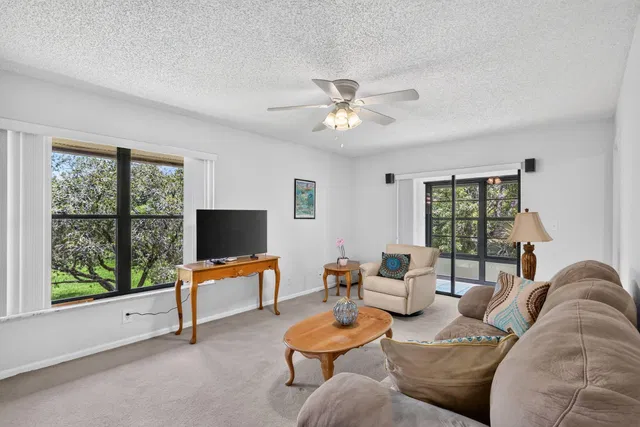 Unit 205 photo 8