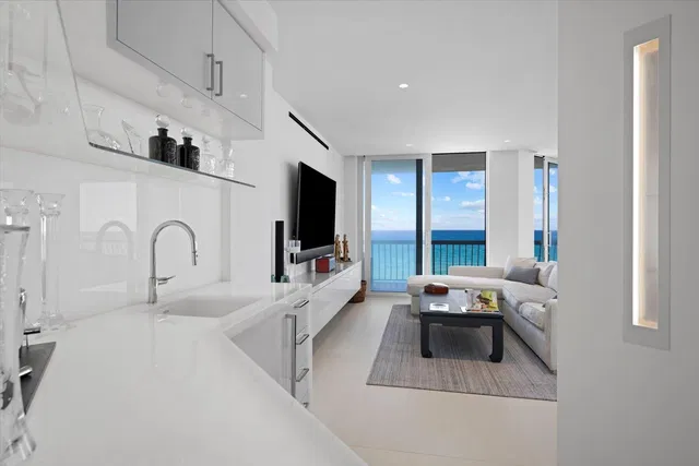 Sloan's Curve Palm Beach Unit 408N photo 4
