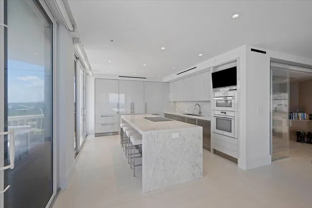 Sloan's Curve Palm Beach Unit 408N photo 16