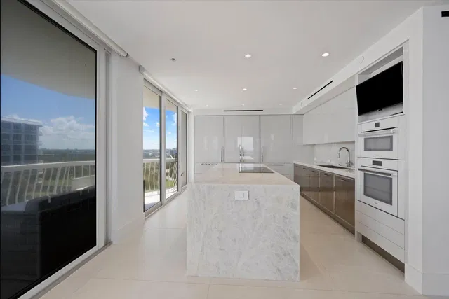 Sloan's Curve Palm Beach Unit 408N photo 17