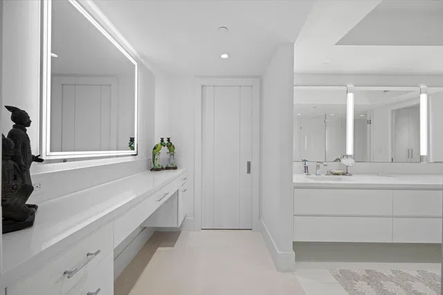 Sloan's Curve Palm Beach Unit 408N photo 27