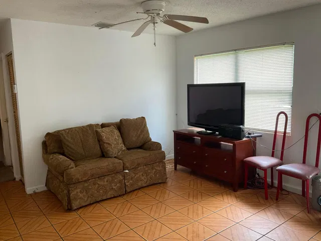  Residence photo 4