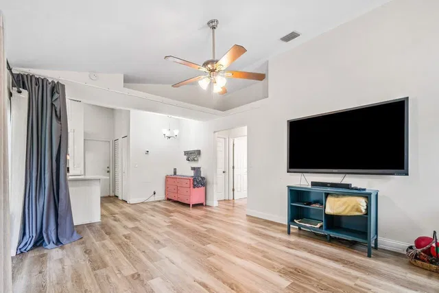 Residence photo 11