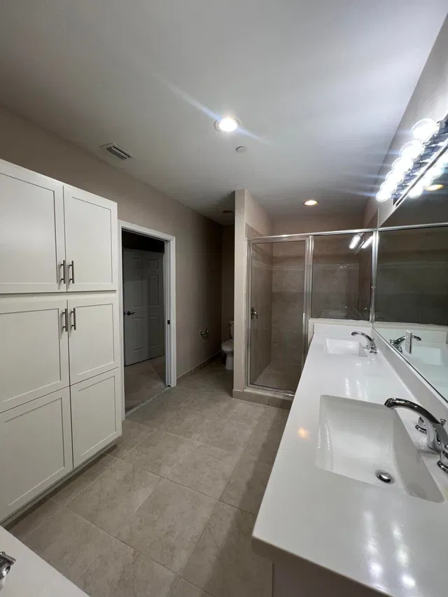 Unit 14404 photo 8