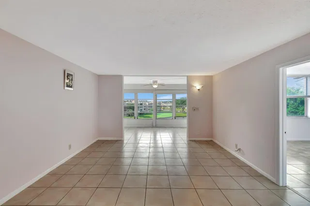 Unit 502 photo 2