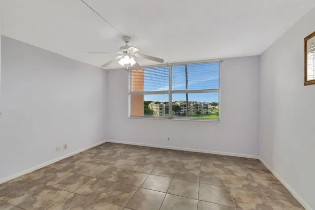 Unit 502 photo 9