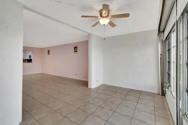 Unit 502 photo 11
