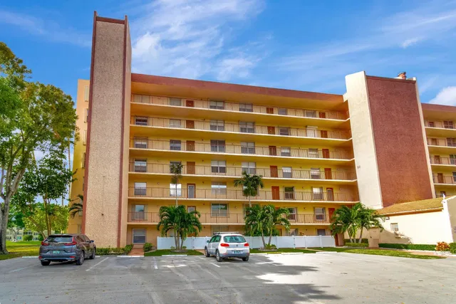 Unit 502 photo 22