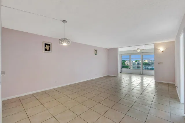 Unit 502 photo 33