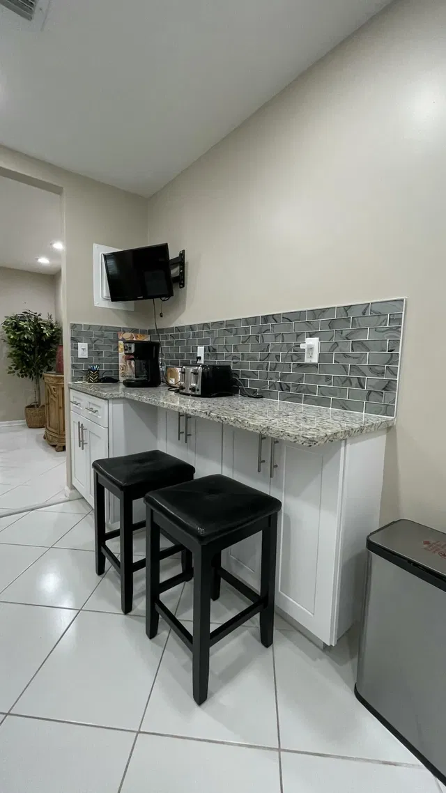 Unit 372 photo 3