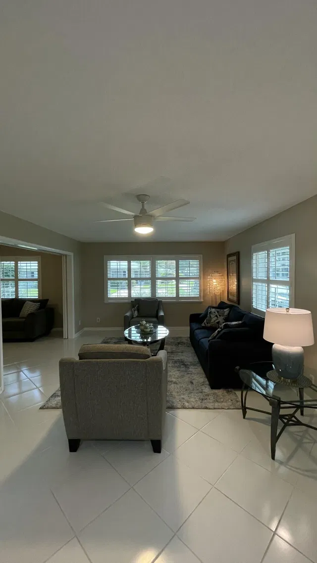 Unit 372 photo 5