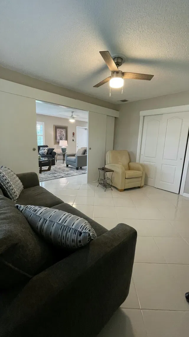 Unit 372 photo 6