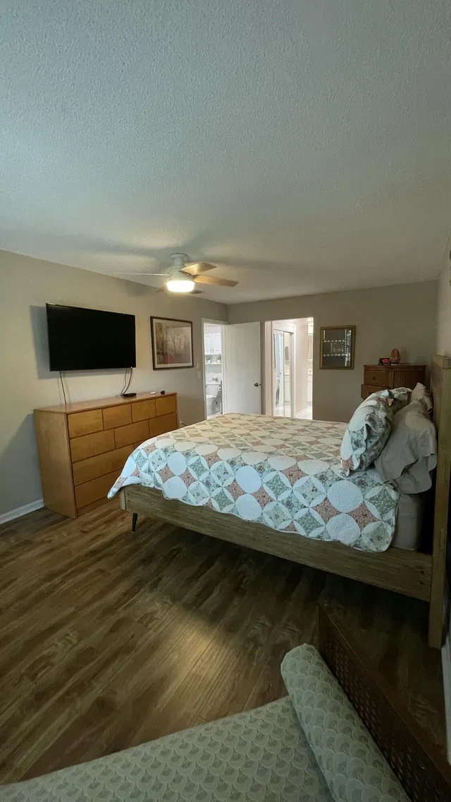 Unit 372 photo 8