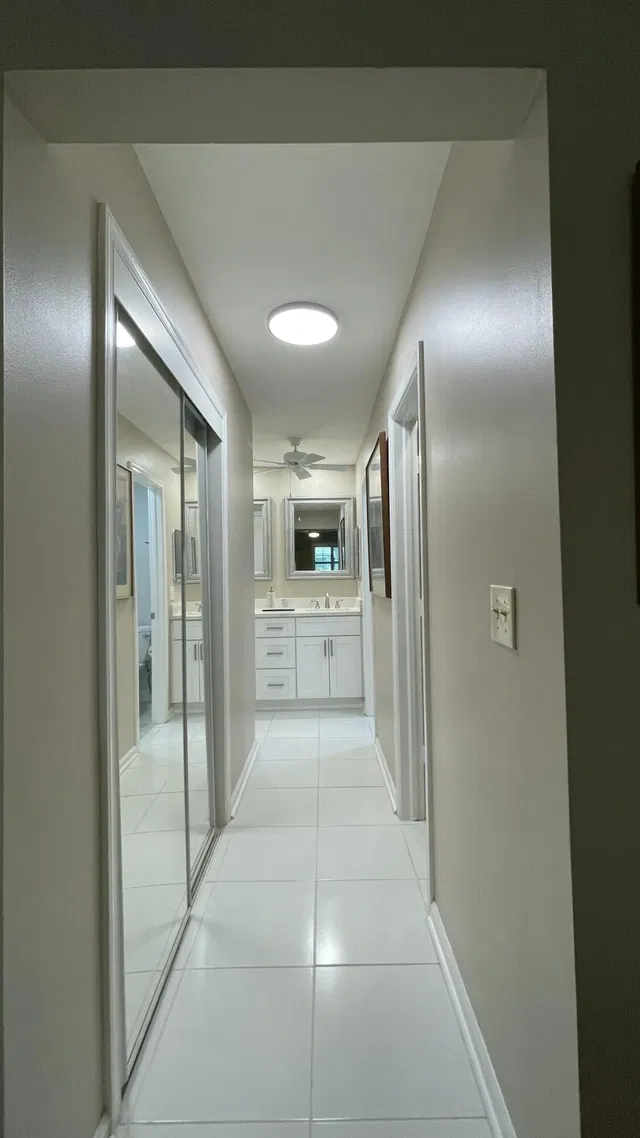 Unit 372 photo 9