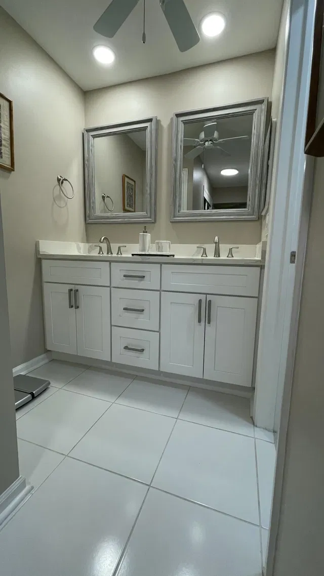Unit 372 photo 10