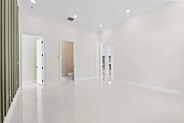 Residence photo 32