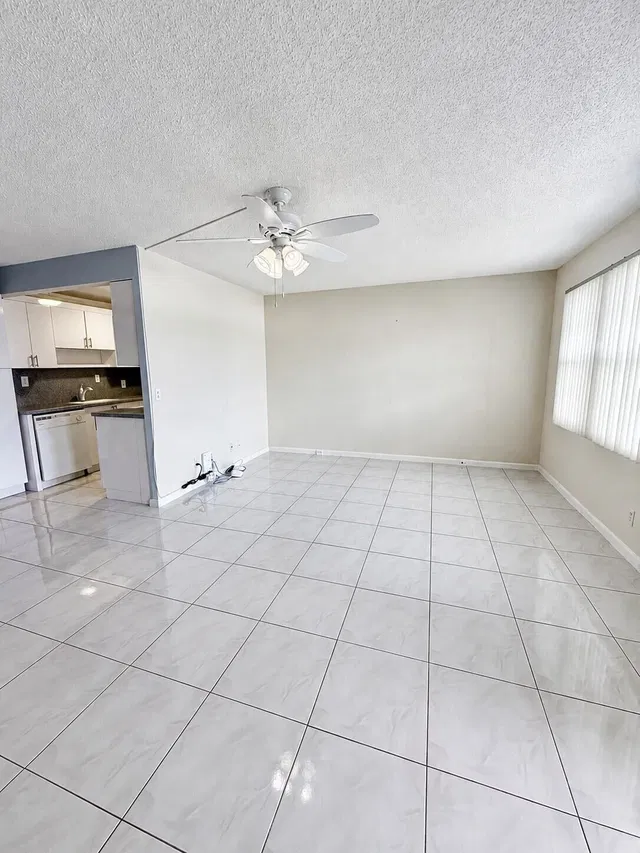 Unit 1089 photo 4