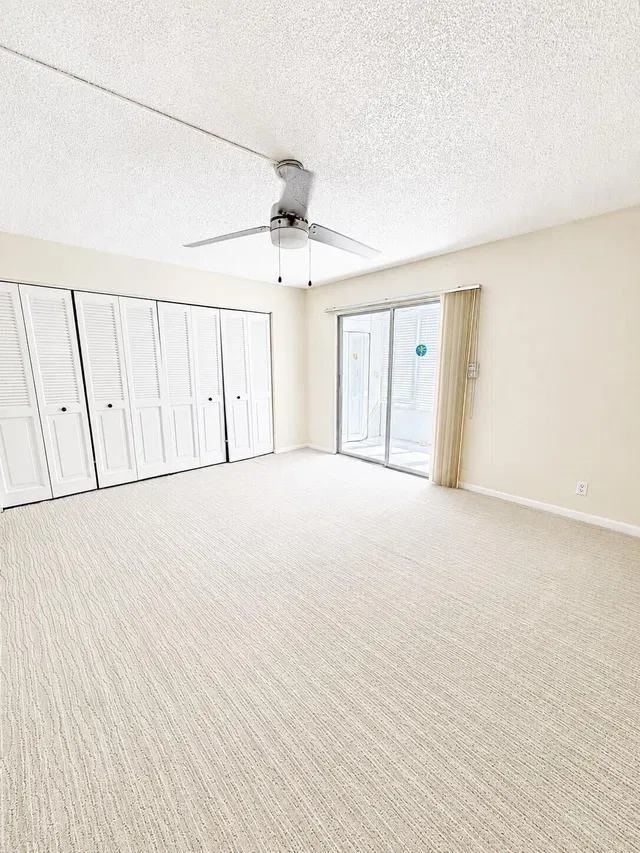 Unit 1089 photo 9
