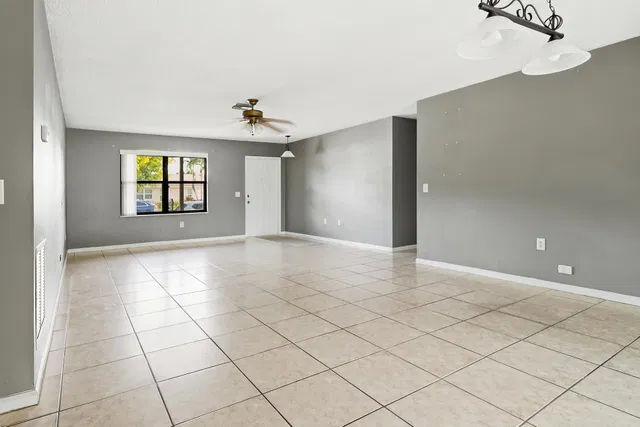  Residence photo 11