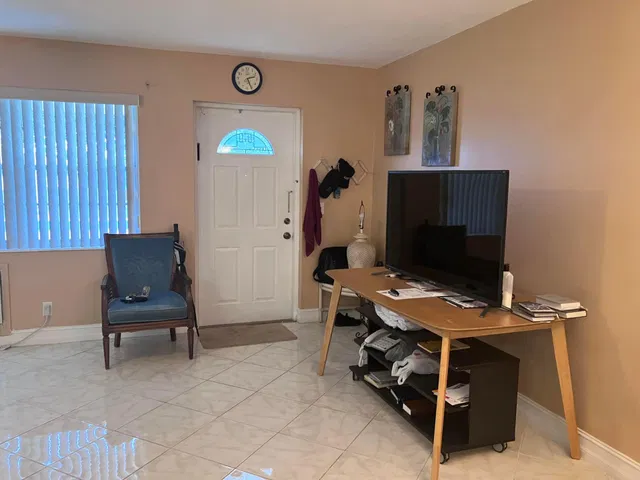 Residence photo 9