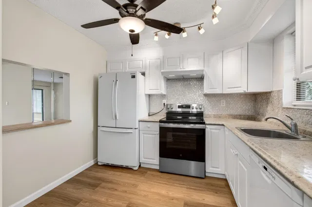 Unit 401 photo 16