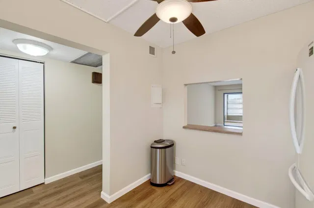 Unit 401 photo 20
