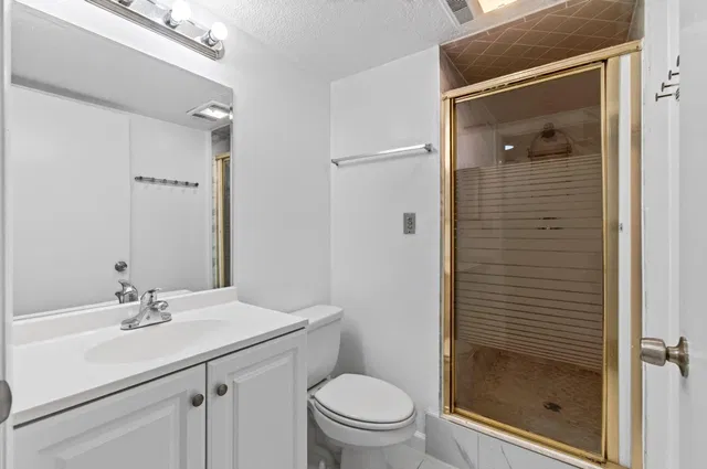 Unit 401 photo 35